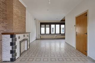 For Sale: Residential House to RenovateFor sale: Residential house to renovate of 154 m² with an integrated garage, located at Kattestraat...