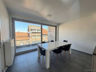 Ruim 1-slaapkamerappartement met 2 terrassen en autostaanplaats op een toplocatie in het centrum van Bree. ALGEMEEN: * Appartement gelegen op de...