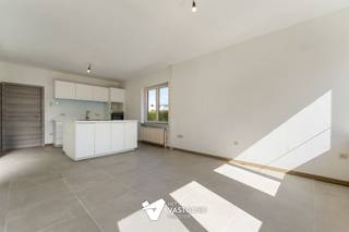 <p><span>Recent gerenoveerde ruime woning (220m²) met 5 slaapkamers en tuin met tuinkamer te Beringen.</span></p><p><span> </span></p><p><span>Belangrijkste troeven: </span></p><p><span>- 5 slaapkamers</span></p><p><span>- Tuin van 8a49 met tuinhuis of garage</span></p><p><span>- EPC C dus geen renovatieplicht</span></p><p><span>- Dak vervangen en geïsoleerd in 2018</span></p><p><span>- Totaalrenovatie</span></p><p><span> </span></p><p><span>Bekijk zeker ook de grondplannen met de afmetingen. Zo krijgt u van thuis uit al een perfect beeld van wat deze woning te bieden heeft!</span></p><p><span> </span></p><p><span>Wenst u meer info of een vrijblijvende bezichtiging, contacteer dan ons kantoor op het nummer 011 85 15 15 en wij helpen u graag verder.</span></p>