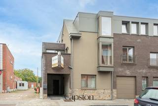 Te koop: instapklare en asbestveilige woning in het centrum van Zele, Poststraat 2C, aangeboden voor 330.000 euro via Capston Real Estate. De...