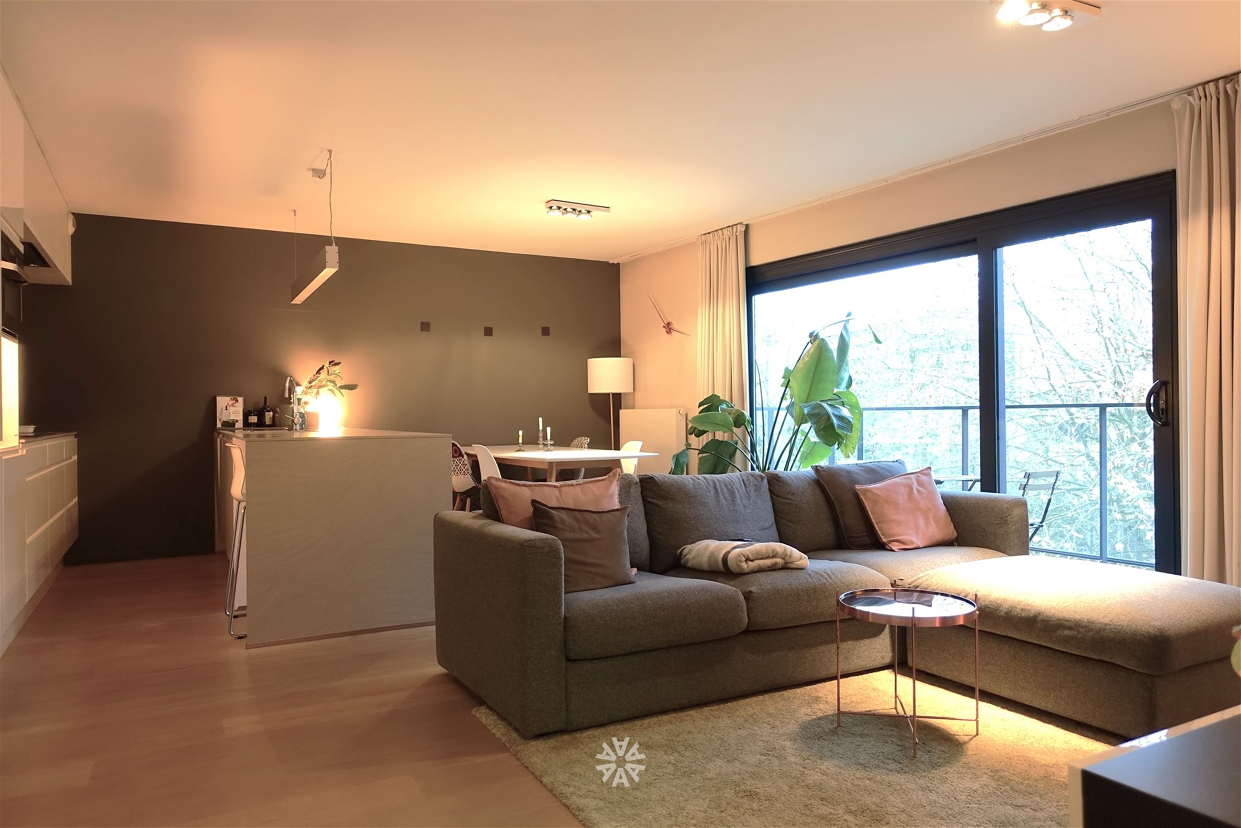 Centraal gelegen appartement met parkeerplaats te huur in Gent - foto 1