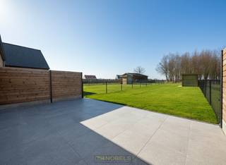 Te huur, prachtige nieuwbouwwoning met 4 slaapkamers en leuke tuin te HorebekeDeze prachtige, VOLLEDIGE NIEUWE WONING combineert hedendaags comfort...