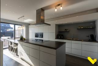 Moderne halfopen bebouwing met mogelijkheid tot dubbelwoonst.In een rustige en aangename omgeving in de rand van Dessel vinden we deze instapklare,...