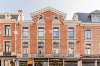 Bent u op zoek naar een stijlvol gerenoveerde studio op een absolute toplocatie in Gent? Deze energiezuinige studio bevindt zich in het historische centrum van Gent, op wandelafstand van de Kalandeberg, Mageleinstraat en Volderstraat.<br /><br />Hier woont u midden in de bruisende stad, vlak bij winkels, horeca, universiteiten en openbaar vervoer, terwijl u geniet van hedendaags comfort en hoogwaardige afwerking.<br /><br />Hoogwaardige renovatie & duurzame technieken<br /><br />De studio werd volledig gerenoveerd met oog voor kwaliteit, comfort en energiezuinig wonen. Dankzij de moderne technieken geniet u van een uitzonderlijke energieprestatie : Warmtepomp, Vloerverwarming, Zonnepanelen, Ventilatiesysteem D<br /><br />Het resultaat is een energiezuinige woonunit met een uitstekend EPB-label A en een E-peil lager dan 50.<br /><br />Extra troeven :<br /><br />Volledig instapklare studio<br />Energiezuinig wonen met EPC A<br />Hoogwaardige afwerking<br />Authentieke charme gecombineerd met moderne technieken<br />Verkoop onder registratierechten (geen btw)<br />Ideaal als investering of eigen bewoning<br />Wonen op toplocatie in Gent<br /><br />Deze future-proof studio is een uitstekende keuze voor wie comfortabel wil wonen of investeren in vastgoed in Gent. De centrale ligging in het historische stadscentrum maakt deze eigendom extra aantrekkelijk.<br /><br />Interesse in dit unieke appartement in Gent? Contacteer Anthony voor meer informatie of een bezoek via 0488 14 62 77