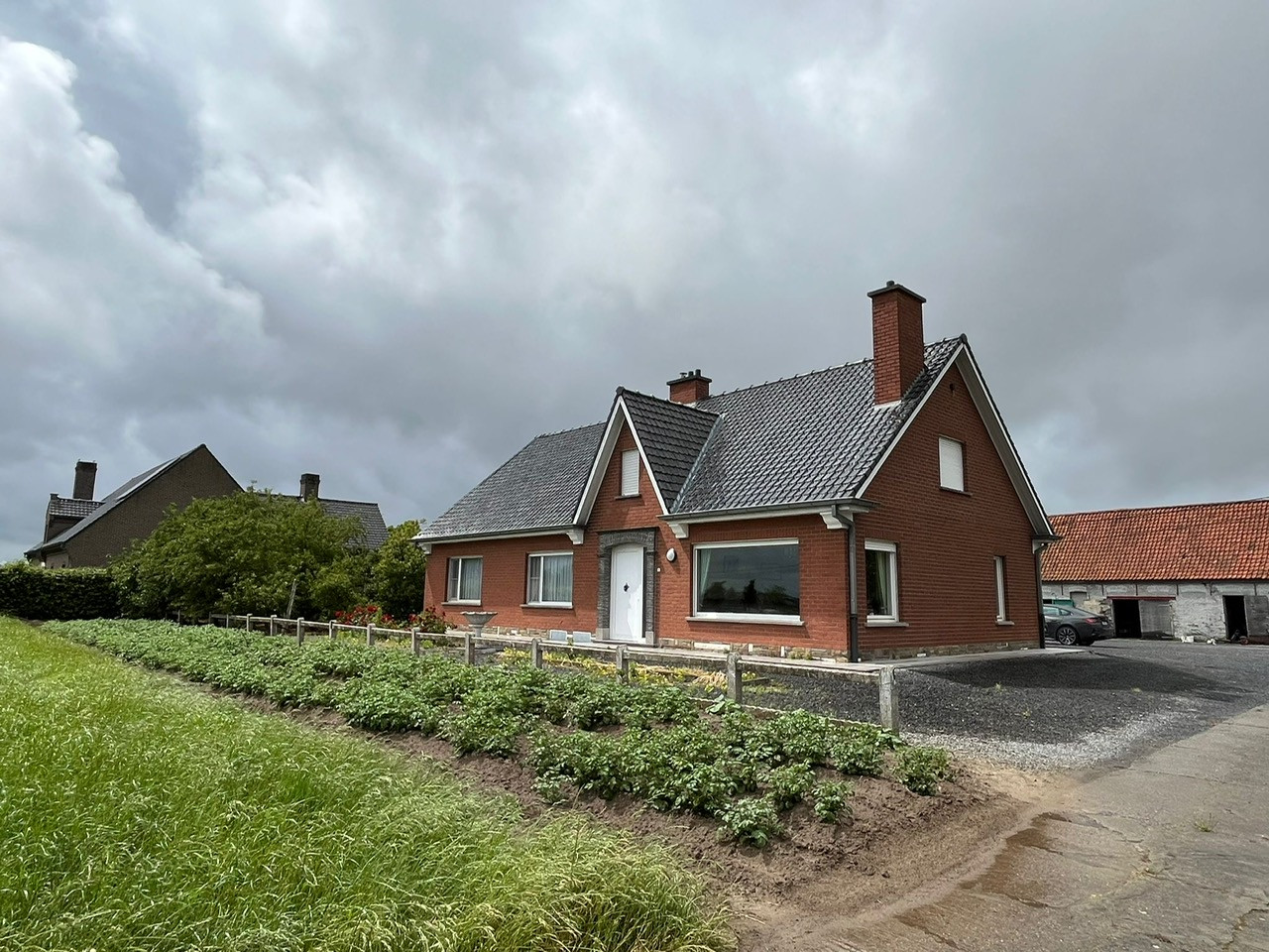Authentieke hoeve met 26.000 m² grond te Dentergem. - foto 4
