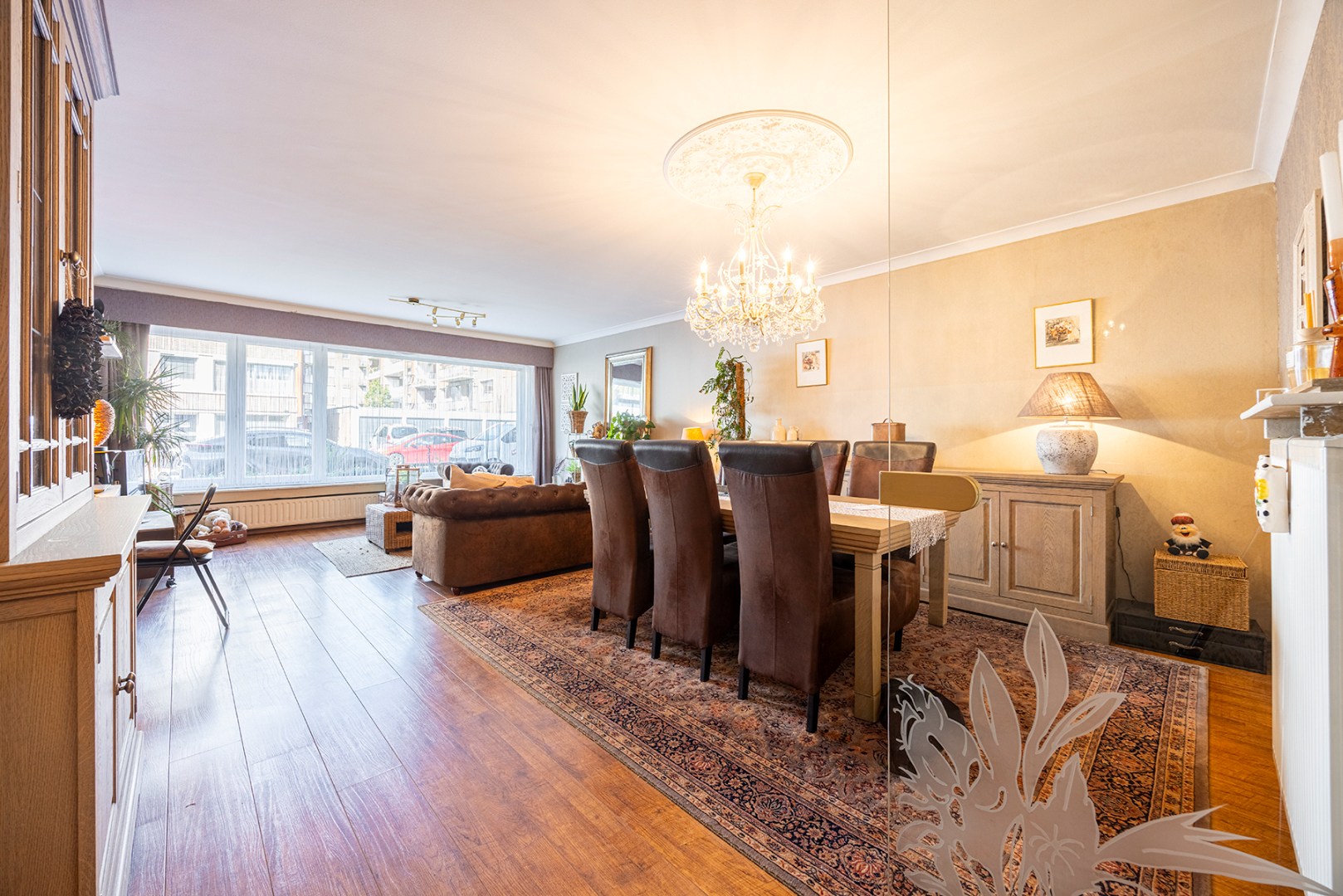 Ruim gelijkvloers appartement met tuin en twee garages - foto 5