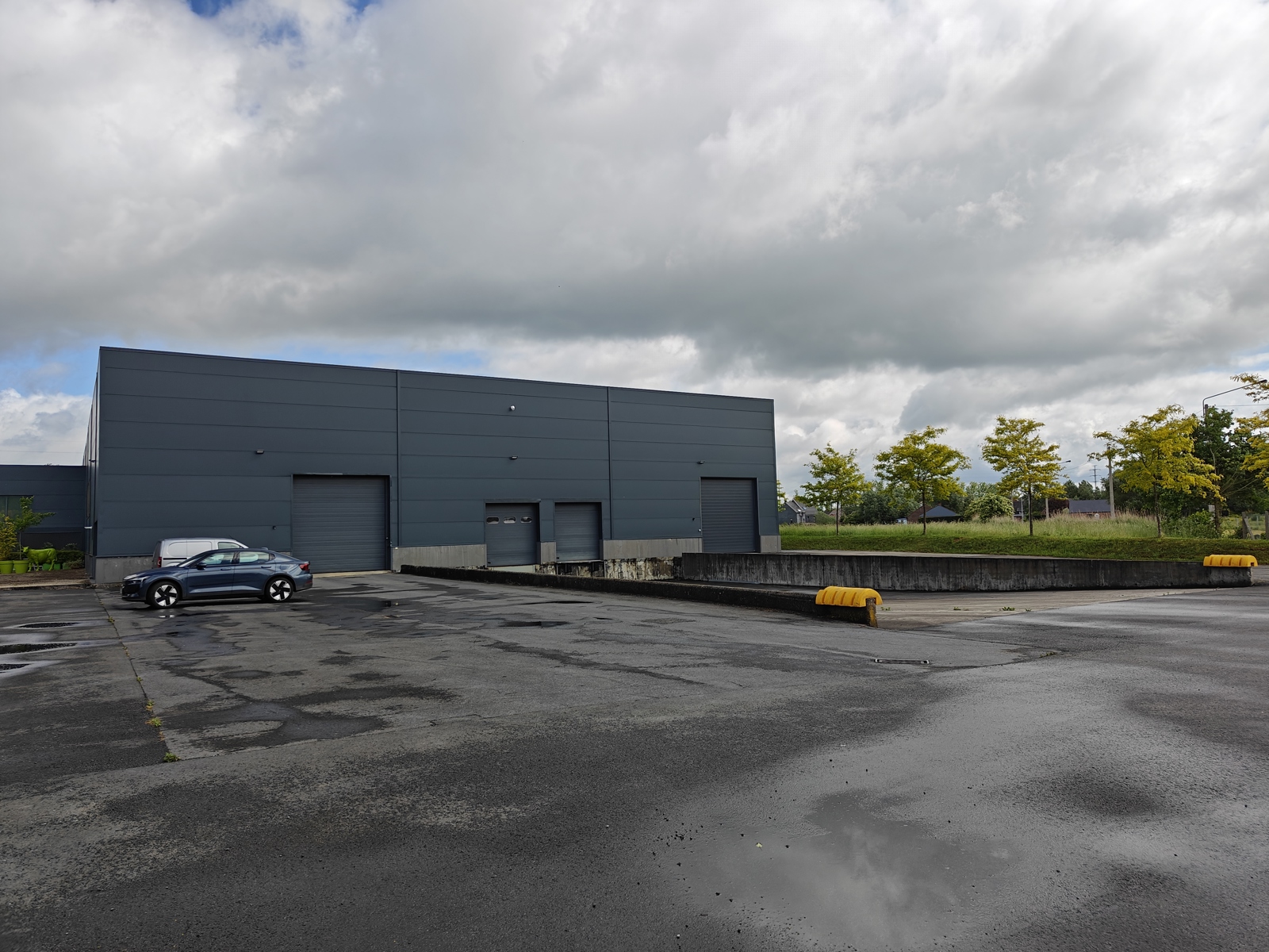 Ruime en veilige opslagplaats te huur in Deux-Acren (330 m²) - foto 1