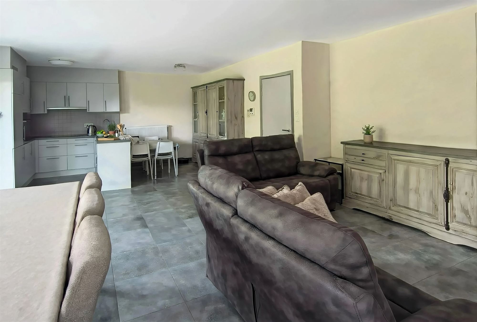 Appartement - Gelijkvloers - met 2 slaapkamers, groot terras en ondergrondse autostaanplaats - foto 5