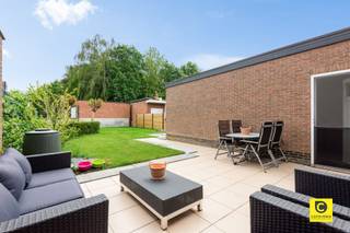 RUIME EN KWALITATIEF AFGEWERKTE GEZINSWONING MET 4 SLAAPKAMERS IN RUMSTDeze ruime halfopen bebouwing met een gevelbreedte van maar liefst 7 meter is...