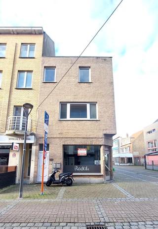 VERLAAGDE PRIJSDit opbrengstgebouw /handelshuis is gelegen in het centrum van Bredene Duinen, in de winkel- en wandelstraat direct nabij winkels,...