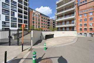 Bij interesse mail naar tinne.van.mechelen@hillewaere.beOndergrondse parkeerplaatsen (nr. 94 en 95) gelegen in de parkeergarage van de Antoine...