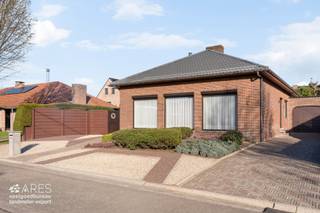 Bent u op zoek naar een solide, vrijstaande woning waar u uw eigen stempel op kunt drukken? In een rustige, kindvriendelijke woonwijk, op...