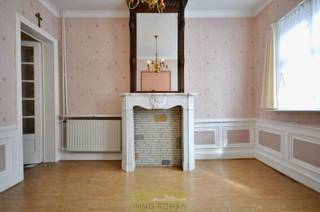 Knappe woning met potentieel, bestaande uit een ruime leefruimte, bureauruimte, uitgeruste keuken, badkamer, wasplaats, 4 ruime...