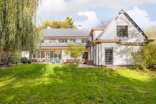 RUIME EXCLUSIEVE VILLA GELEGEN IN DE SCHADUW VAN HET PEERDSBOSEXCLUSIEVE VILLA TE KOOP – IN DE SCHADUW VAN HET PEERDSBOS, BRASSCHAATWelkom in een...