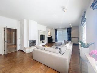 Plan je afspraak in via www.living-stone.beDeze uitzonderlijke woning omvat op de gelijkvloerse verdieping een imposante inkomhal met gastentoilet,...