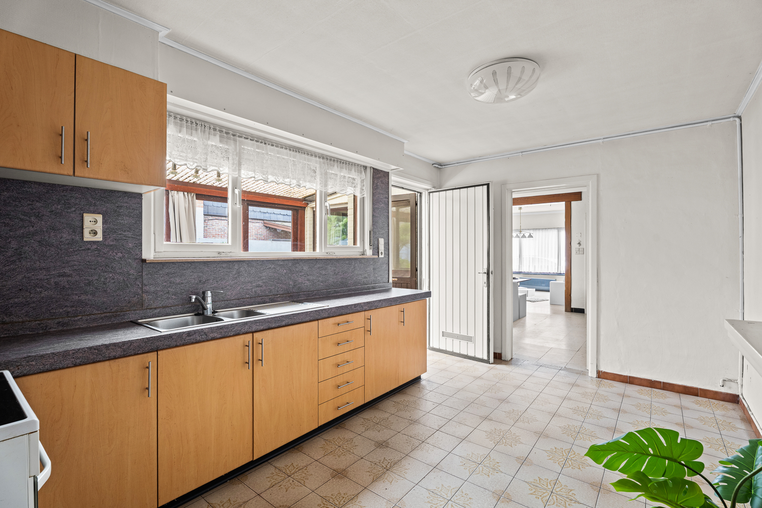Gezinswoning met 3 slaapkamers en potentieel! - foto 5