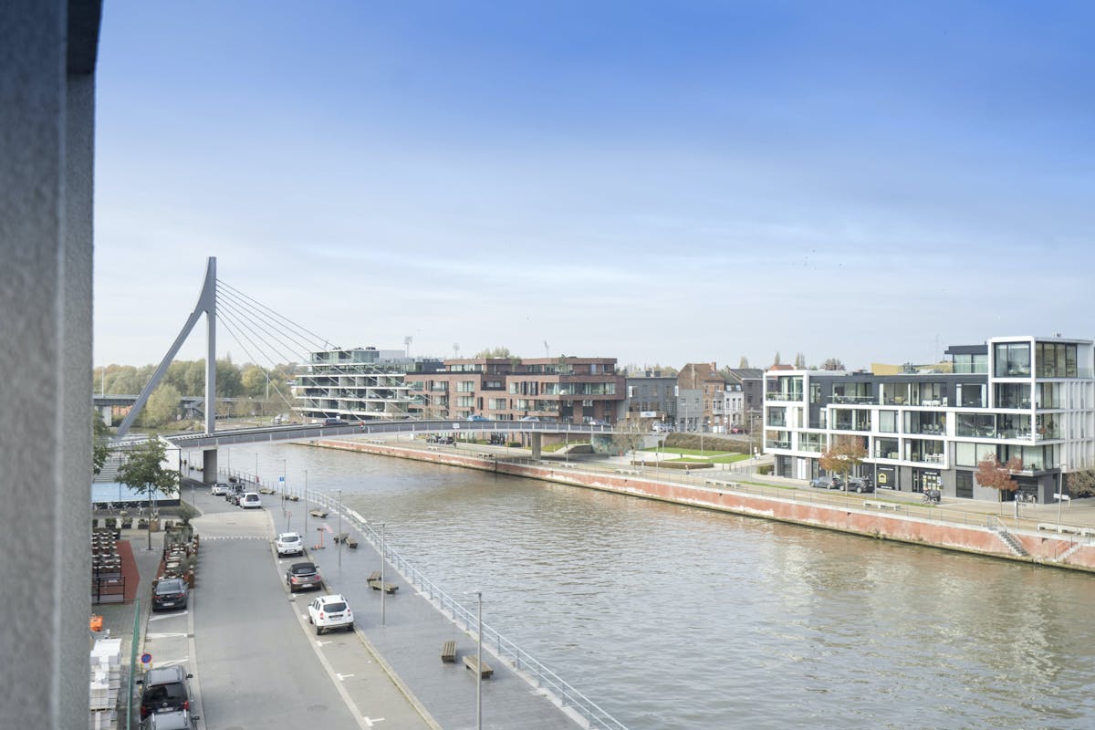Spacious 1-bedroom apartment with terrace and parking for rent - photo 4