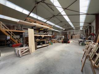 Deze eigendom op een perceel van 1.508m² bevindt zich op het industrieterrein van Oosterzele, op slechts 5 minuten van de E40 – ideaal gelegen...