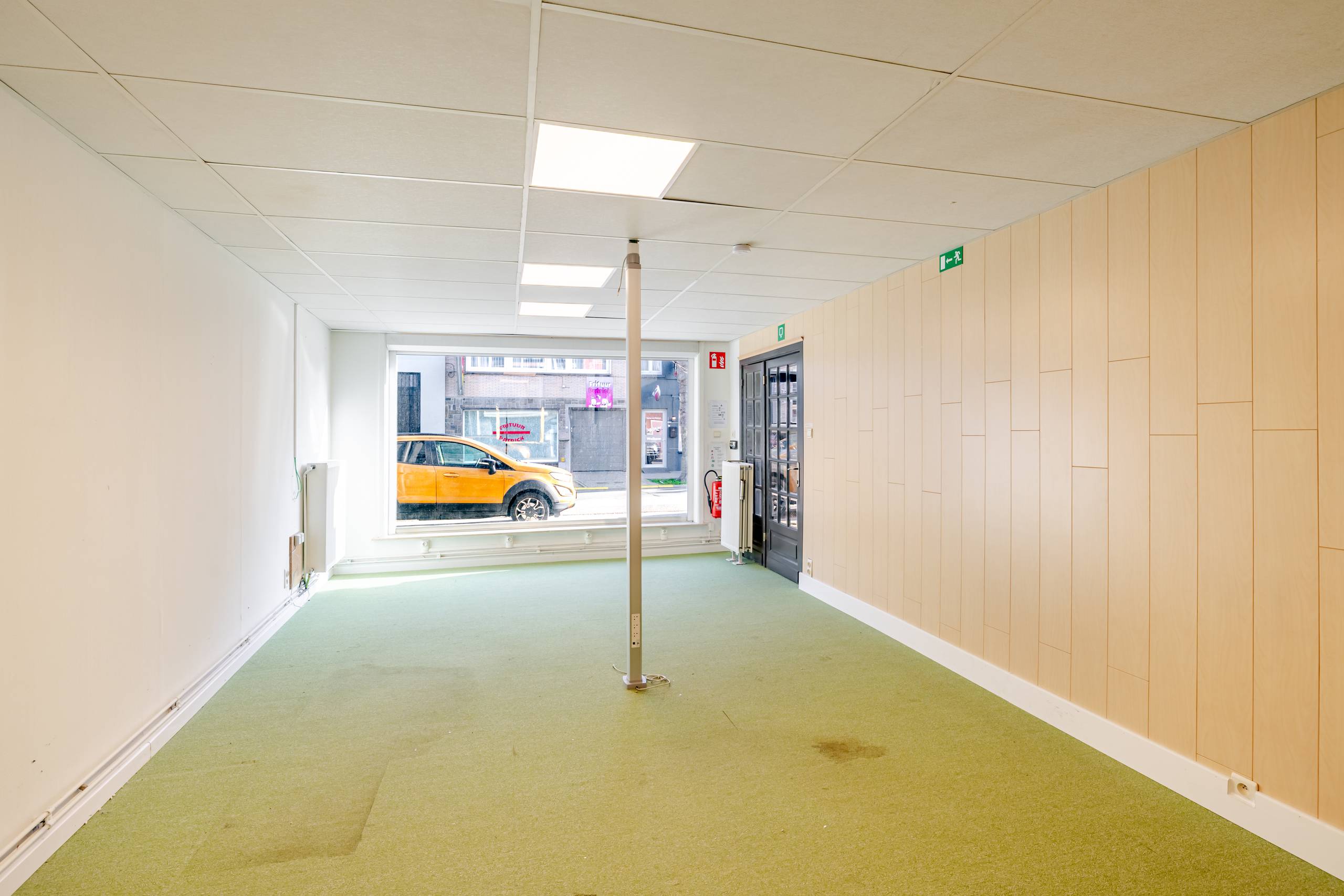 HANDELSRUIMTE MET APPARTEMENT OP TOPLOCATIE IN ZELZATE - foto 2