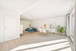 Dit lichtrijke en volledig instapklare appartement is de ideale woonst voor wie comfortabel en zorgeloos wil wonen op een rustige, maar...