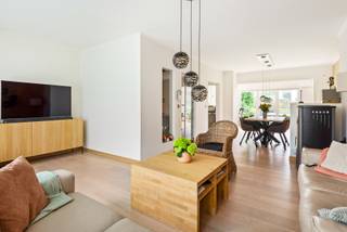 Bent u op zoek naar een ruime en praktisch ingedeelde woning op een uitstekende ligging in Aartselaar?Dan is deze verzorgde bel-etagewoning in de...