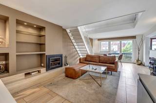 Voor meer info of bezoek, bel 02 884 23 23 - In het centrum van Dilbeek, biedt Topo-Immo u dit instapklare duplex-appartement aan, gelegen in...