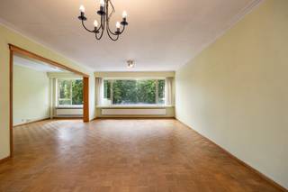 Te renoveren appartement met veel potentieel en ruim terrasDit te renoveren appartement is gelegen in een goed onderhouden gebouw op wandelafstand...