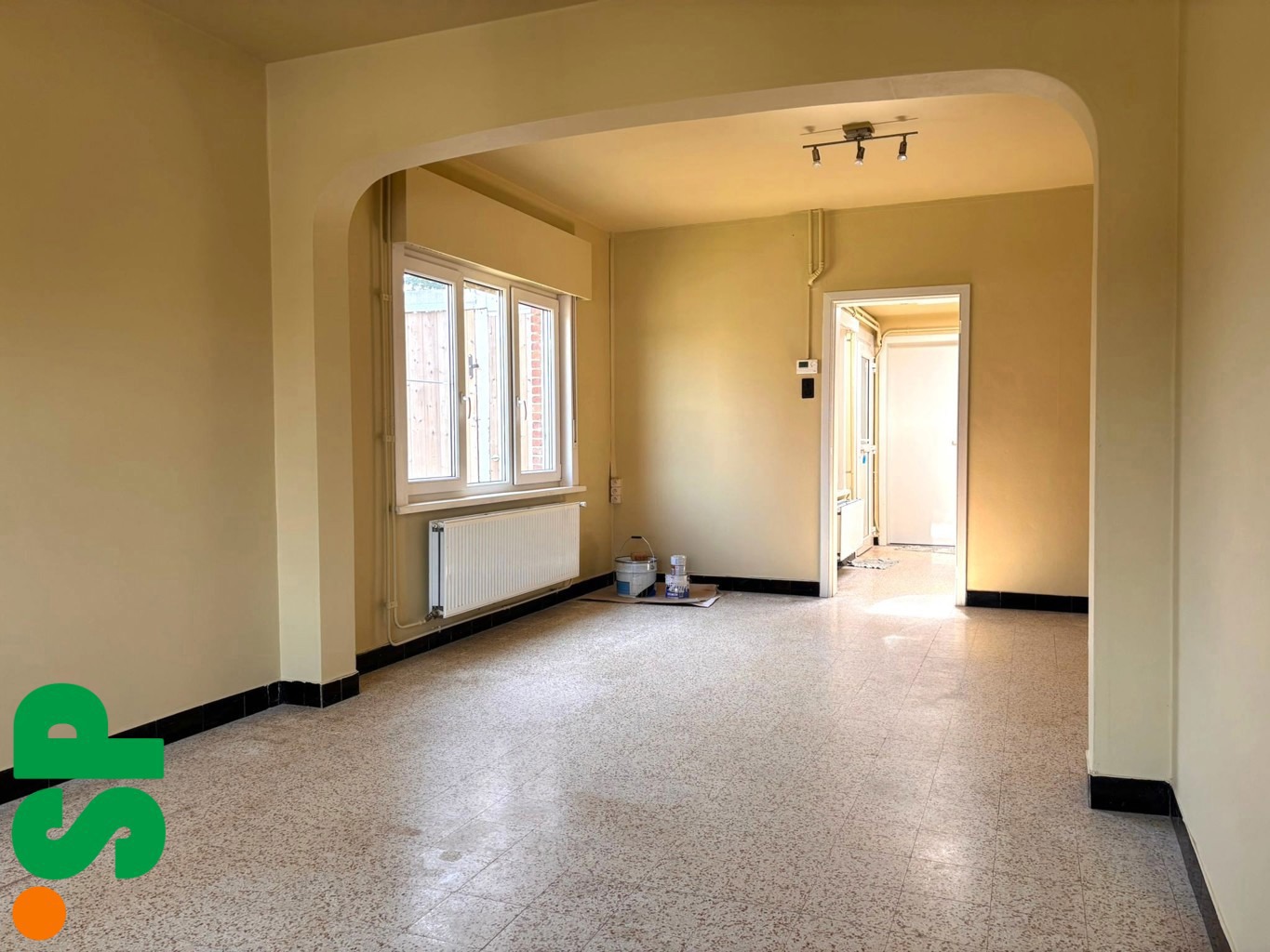 Opgefriste woning met 2 slaapkamers, ruime omheinde tuin en garage te Zoerle-Parwijs. - foto 4