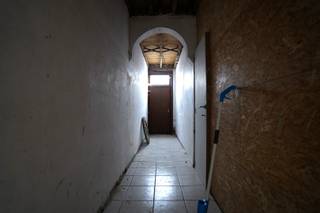 Dit is een koopje voor een handige Harry.Daken zijn geïsoleerd, elektriciteit is gelegd, radiatoren geplaatst, groot schuifraam in de keuken.Op de...