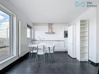 TEL : 0483/300.536 - MAIL : Maya.Agharbi@weinvest.beWe Invest heeft het genoegen u deze prachtige, gemeubelde, lichtrijke en doorzon studio voor te...