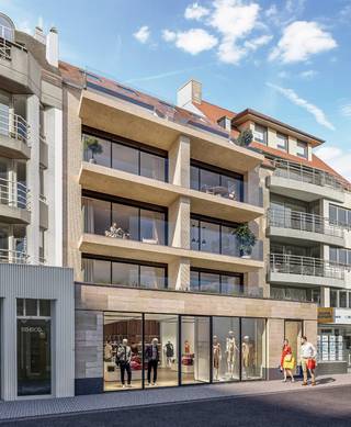 Cet appartement fait partie de « La Duette I », un petit projet immobilier neuf situé sur la Zeelaan, au cœur de Koksijde-Bain. Il se caractérise par un agencement bien pensé et des finitions haut de gamme, s'inscrivant dans l'architecture intemporelle d'ARCAS.<br /><br />Situé au troisième étage et occupant tout l'étage, cet appartement exceptionnel d'environ 149 m² offre un cadre de vie spacieux à quelques pas de la mer et de la digue. Grâce à son orientation sud-ouest, vous profiterez pleinement du soleil de l'après-midi et du soir. De grandes baies vitrées à l'avant et à l'arrière ainsi qu'une terrasse d'environ 15 m² garantissent un ensoleillement maximal et une agréable sensation d'espace extérieur.<br /><br />Agencement : Grand hall d'entrée | pièce à vivre lumineuse avec accès à la terrasse | cuisine entièrement équipée avec coin repas | première chambre | deuxième chambre | troisième chambre | première salle de bains avec baignoire, douche et lavabo sur meuble | deuxième salle de bains avec douche et double lavabo sur meuble | deux toilettes séparées | 2 débarras avec pompe à chaleur, système de ventilation D et raccordement pour lave-linge/sèche-linge.<br /><br />La Duette dispose de places de stationnement en surface et d'un parking souterrain accessible via un ascenseur pour voitures depuis la Hertstraat, de débarras privés, d'un local à vélos et de bornes de recharge en option pour les voitures électriques.<br /><br />Cette propriété constitue une solution d'habitation exceptionnelle en bord de mer et un investissement à valeur stable au cœur de Koksijde-Bain.<br /><br />Achat possible à 6 % de TVA !