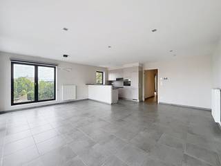 This modern 2-bedroom apartment with a sunny terrace is located among the greenery in Assebroek. The apartment is a stone's throw from the vests. With easy access to the R30 and N50.<br /><br />Layout:<br />1°V: entrance hall with cloakroom, storage room with washing machine connection - kitchen (7m²) equipped with a ceramic hob, hood, sink and dishwasher connection - living room (22m²) - bedroom 1 (11m²) with access to the balcony - bathroom with shower and sink - sunny terrace (42m²) - parking space<br /><br />Overall:<br />- Rental price: €1025.00 per month<br />- Immediately available<br />- No syndic fees<br /><br />The quickest way to visit this property? Request your visit via the pink button on our website (www.dewaele.com) and you will be contacted by our rental expert Broes.<br /><br />Appointments cannot be made by phone. If you have any other questions, you can contact us by phone at 050 444 999.