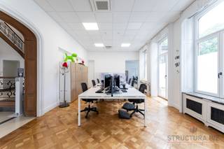 Ideally located between Avenue Louise and Parc Tenbosch, close to the Châtelain and Place Brugmann, this superb French-style mansion, built in...