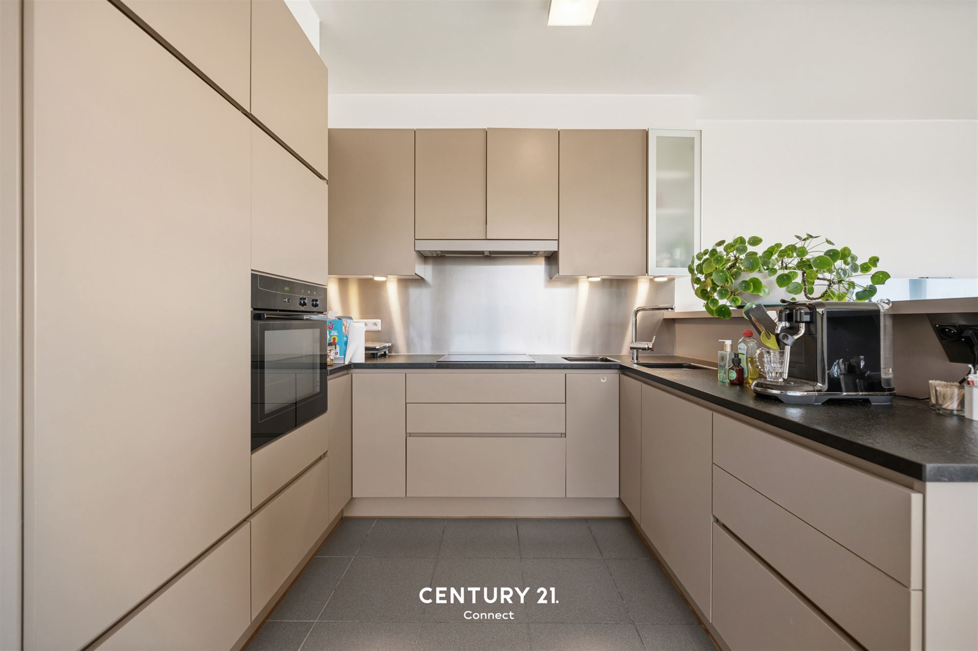 Penthouse with 3 bedrooms and pitch in Leuven. - photo 4