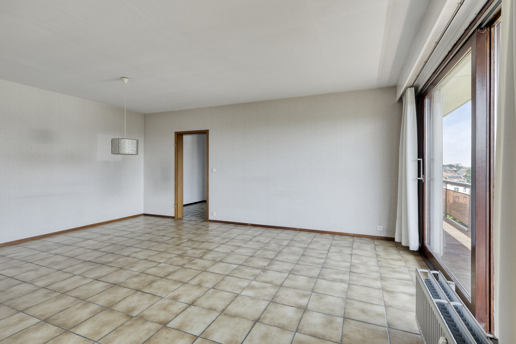 Ruim appartement met 2 slaapkamers, terras en kelder - foto 5