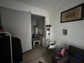 Informatie woningTe renoveren ééngezinswoning van ca. 195m² gelegen in één van de meest gegeerde straten van Berchem! IndelingSouterrain * Inkomhal...