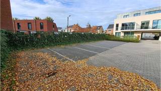 AUTOSTANDPLAATS te koop in de Witte Molenstraat 17 ( ter hoogte van nr. 27) in Sint-Michiels Brugge. Een praktische ( extra ) parkeerplaats voor de...