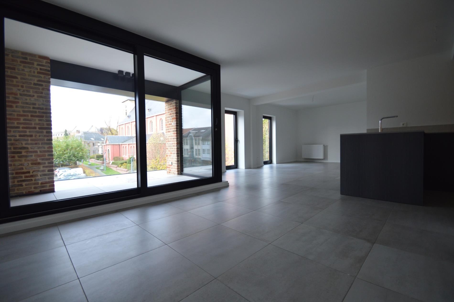 Stijlvol luxueus ingericht appartement met 2 slaapkamers en terras in hartje Hoeselt - foto 5