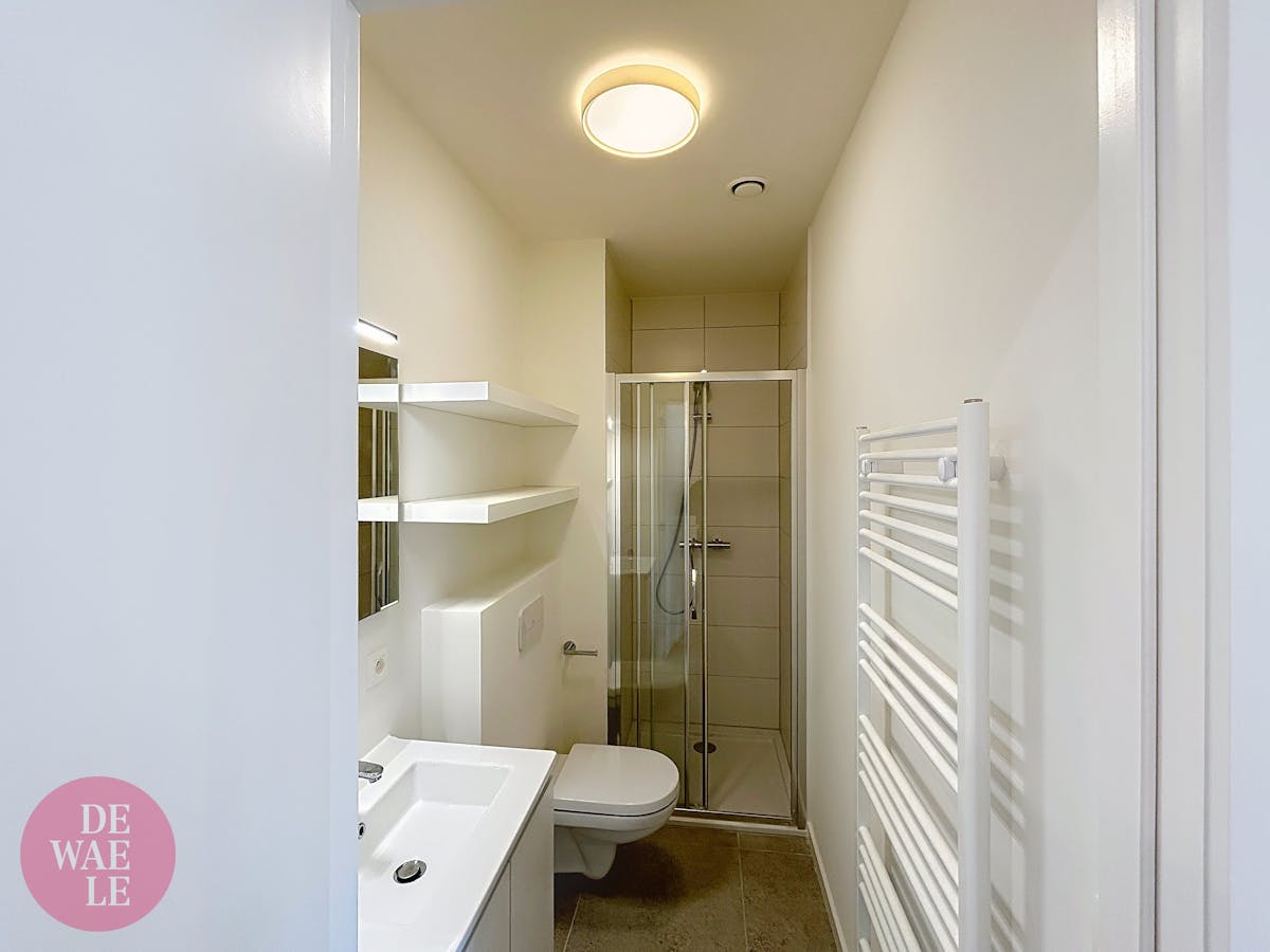 Nieuwbouw studio te Tour &amp; Taxis, staanplaats mogelijk - foto 4