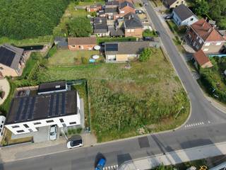 Dit mooi perceel van 609,37 vierkante meter, geschikt voor OPEN BEBOUWING, is gelegen op een TOPlocatie aan het centrum van Ertvelde. De grond bevindt zich aan een leuke woonwijk, met het centrum om de hoek. Het perceel heeft een mooie breedte van +- 14,37 meter met een insprong naar een bijkomend 19,77 meter. Het bouwvlak voor de woning bedraagt 15m x 8m.<br /><br />Meer informatie en alle specifieke details zijn beschikbaar op kantoor!<br />Graag een mail naar hallo@wijsvastgoed.be! We nemen dan spoedig contact op.