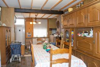 VALIMMAS verkoopt nabij het centrum deze knusse rijwoning met tuintje.... Het gelijkvloers omvat een living met eetkamer, een ingerichte keuken,...