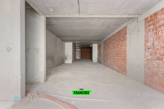 Dit uitzonderlijk ruime pand van maar liefst 201 m² bevindt zich op een unieke en rustige locatie langs de Blankenbergse Zeedijk. Tot voor kort...