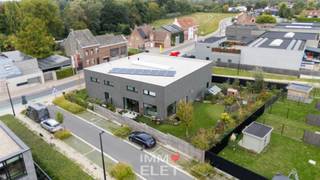 Te Waregem, 8791 Beveren-Leie, ligt dit modern en energiezuinig gebouw dd. 2020, op een totaal perceel van 1.122 m²; bestaande uit een...