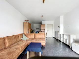 <p><strong><span>TE HUUR – AANGENAAM APPARTEMENT OP CENTRALE LIGGING</span></strong></p>
<p><span>Dit aangename appartement is praktisch ingedeeld en geniet van een centrale ligging, dichtbij winkels, openbaar vervoer en belangrijke verbindingswegen.</span></p>
<p><span>De woning omvat een inkomhal, een slaapkamer, een badkamer met ligbad en dubbele lavabo, een apart toilet met lavabo, een ruime woonkamer en een aparte keuken.</span></p>
<p><strong><span>Bezoeken:</span></strong><span> maandag 12 oktober om </span><strong><span>16u30</span></strong><span>.</span><br /><span>Interesse? Laat ons vooraf weten of u aanwezig zult zijn, zodat we uw bezoek kunnen bevestigen.</span></p>
<p><span>Contacteer ons voor meer informatie.<br />Meise@weinvest.be</span></p>