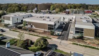 Ruime bedrijfsunit te Aarschot Een echte toplocatie met een zéér goede bereikbaarheid want deze ruime bedrijfs unit is gelegen in het bedrijvenpark...