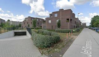 In project Park Zuid, gelegen in de Jef de Somersstraat in Wommelgem, bieden we een ruime ondergrondse autostaanplaats te huur aan. Vlak bij het centrum en met een vlotte verbinding naar de belangrijkste uitvalswegen.<br /><br />Met een diepte van meer dan 4,80 meter en een breedte van meer dan 3,50 meter is de plaats aanzienlijk ruimer dan een standaardstaanplaats. Ideaal voor comfortabel parkeren, ook met een grotere wagen of SUV.<br /><br />Onmiddellijk beschikbaar aan interessante voorwaarden: € 80 per maand, exclusief kosten.<br /><br />Interesse? Neem gerust contact op voor meer informatie of een bezoek ter plaatse.