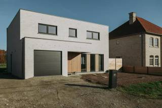 Nieuw te bouwen woning in de Glazeniersstraat (lot 4) te Turnhout. Rustig gelegen in een residentiële verkaveling. Dit project kan gerealiseerd...