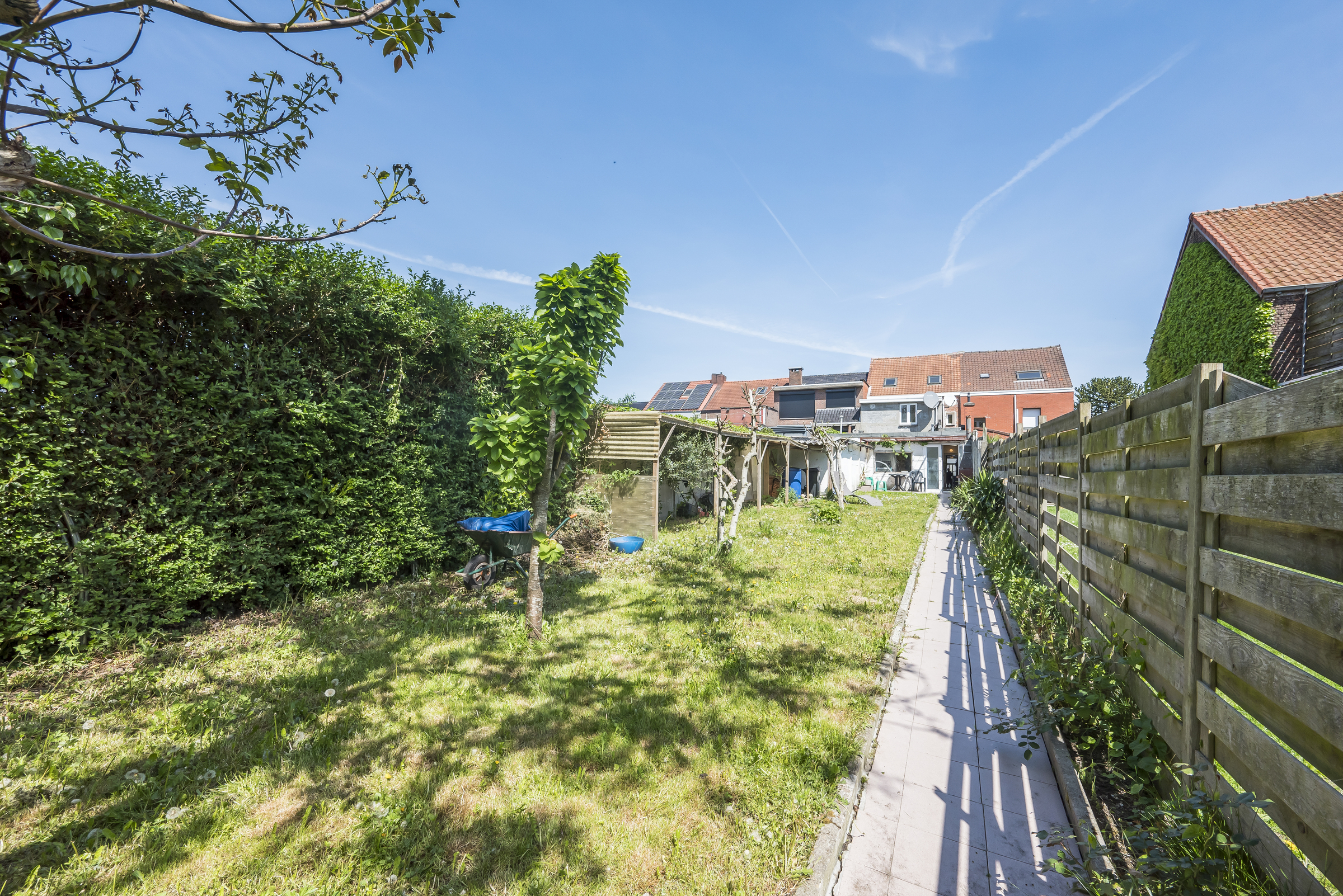 Ruime woning met zuidgerichte tuin en 5 slaapkamers! - foto 2