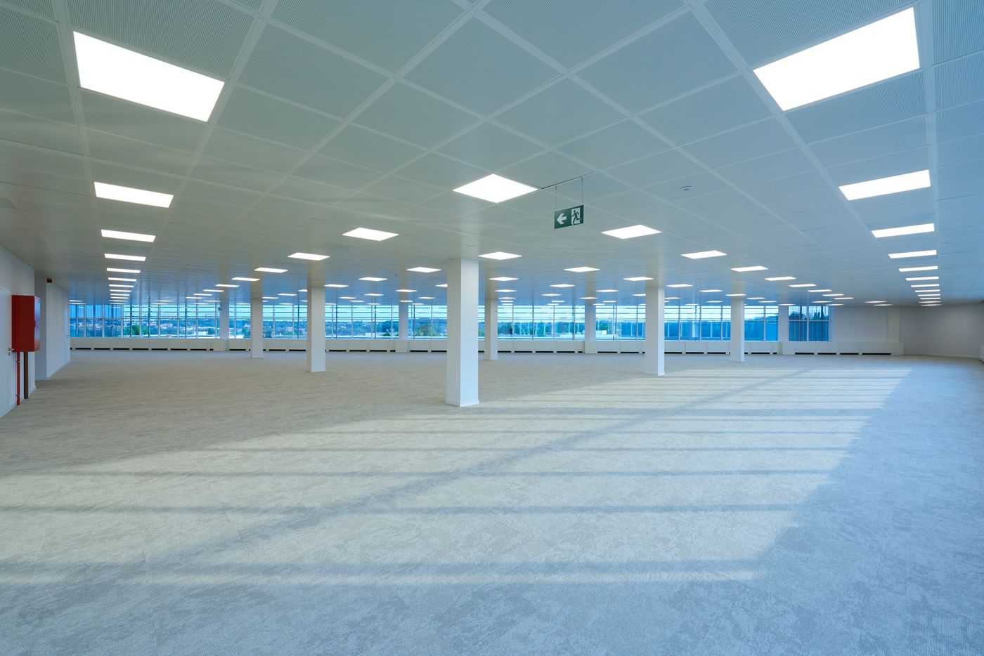 Gerenoveerde en instapklare kantoren van 4.000 m² nabij R0 - foto 2