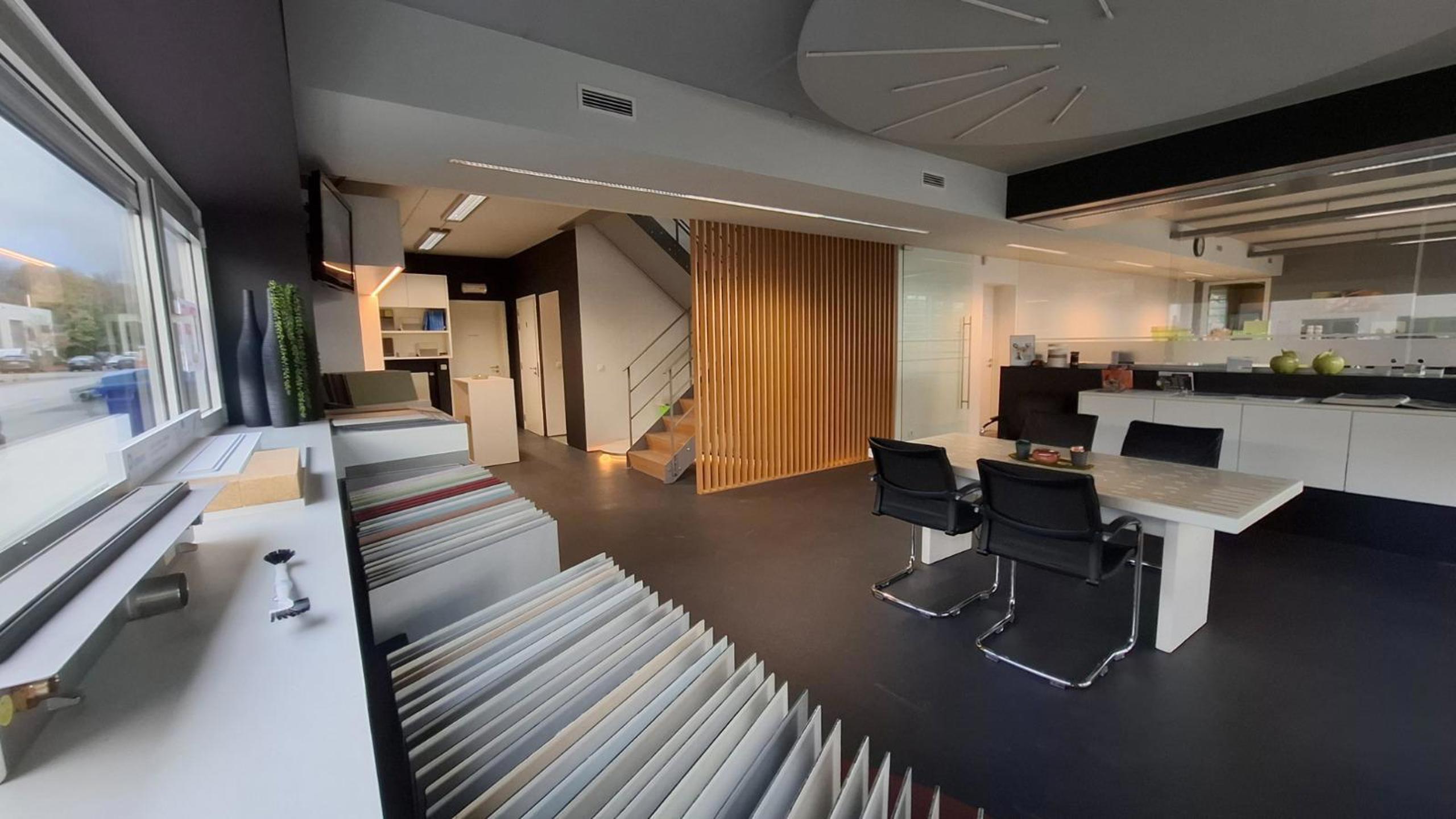KMO-unit met showroom, kantoor en magazijn op toplocatie - foto 5